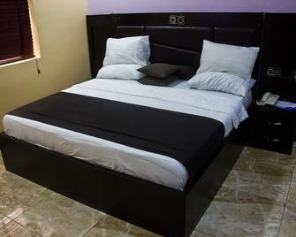 Sweet Season Luxury Suites - Amuwo-Odofin - Bedroom