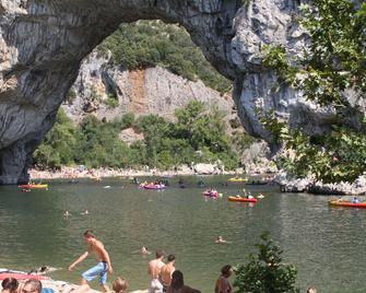 Gites Les Eaux Claires - Saint-Paul-le-Jeune - Пляж