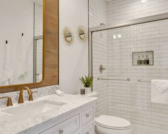 Bright Modern 4Bd 2Ba in the Heart of Wrigleyville condo - Chicago - Bany