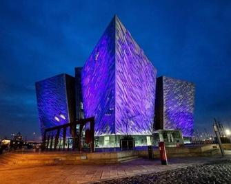 James Clow Bed & Breakfast - בלפאסט - בניין