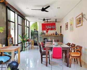 G Saskara Homestay - Denpasar - Restaurant