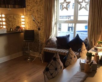 Comfortable, Homely, Sympathetically Renovated Early Victorian Streethouse - Newtownards - Living room
