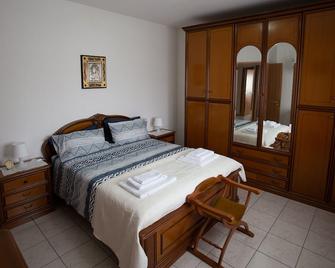 excellent for visiting the Amalfi coast, the Archaeological site of Paestum - Eboli - Camera da letto