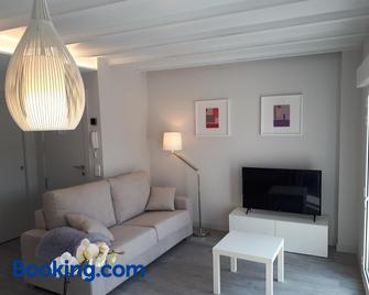 Apartamentos Turisticos - Papel Armado - Calle Caldereros 33 - Tudela - Sala de estar