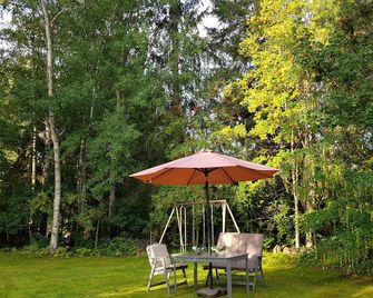 Lovely, Spacious Apartment With Free Par - Sandviken - Patio