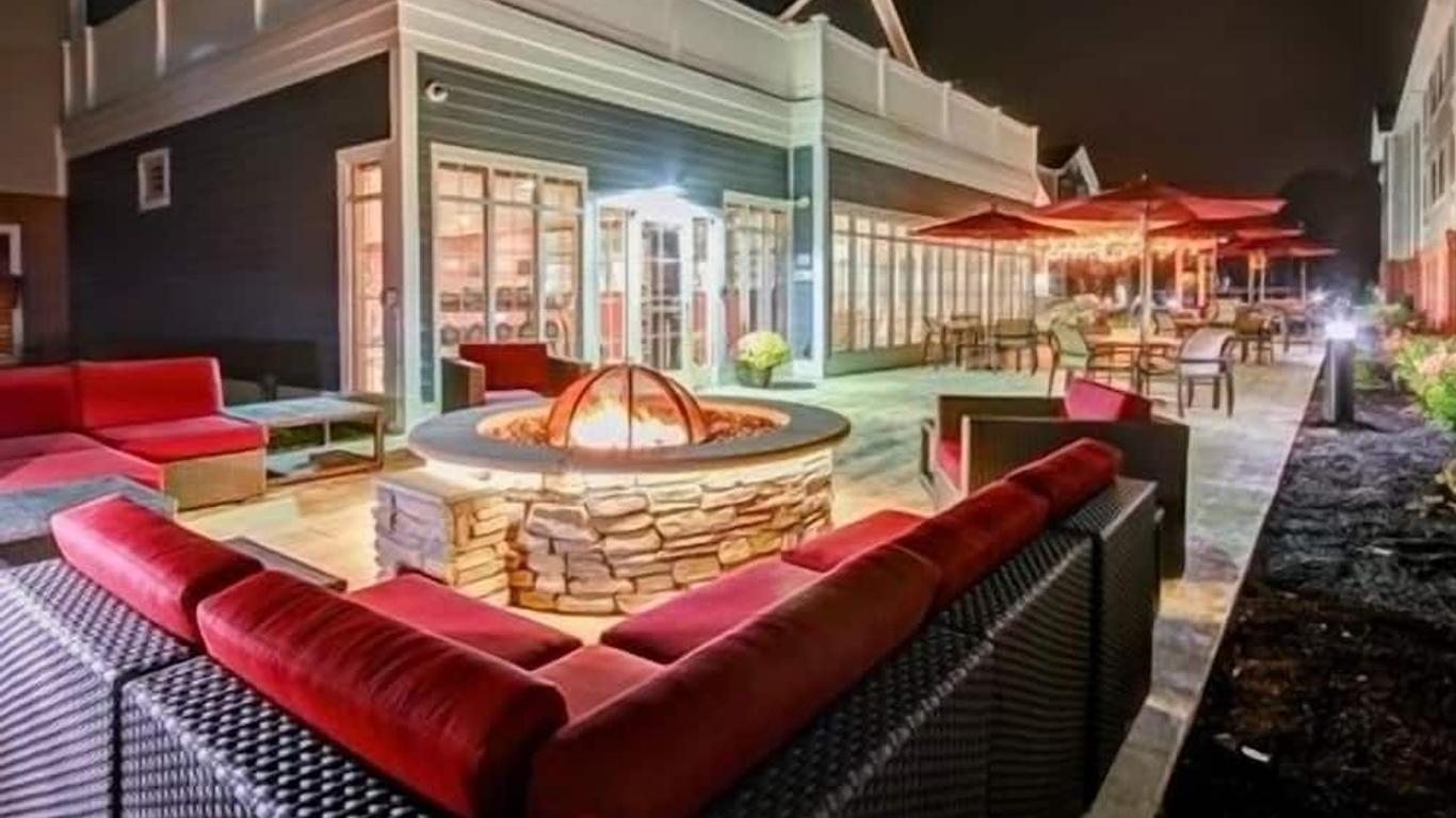 هوموود سويتس باي هيلتون بريدجووتر/برانشبرج