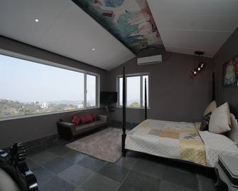 360 South, Khandala - Lonavala - Спальня