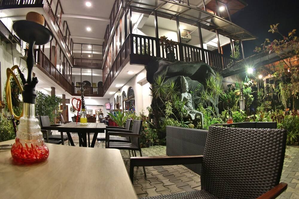 هوتل سونراي - كاندي - شرفة مرصوفة