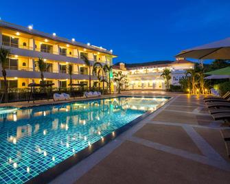 Villa Blanca Hotel & Restaurant - Khlong Khut - Pool