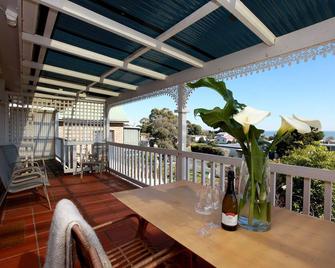 Sunset Balcony Bass Coast Beach House - Grantville - Balcony