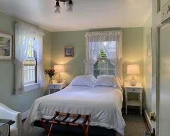 The Barnacle Inn - Nantucket - Bedroom