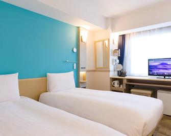 Toyoko Inn Shin-Aomori-eki Higashi-guchi - Aomori - Slaapkamer