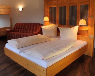 Four-bed room with shower/WC - Titisee-Neustadt - Bedroom