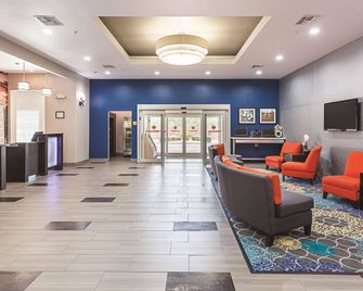 La Quinta Inn & Suites by Wyndham San Antonio Northwest - סן אנטוניו - לובי