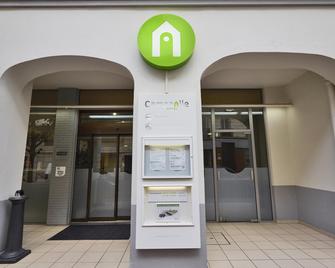 Campanile Paris Ouest - Pte De Champerret Levallois - Levallois-Perret - Building