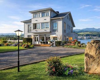 Hotel Capellan - Navia - Building