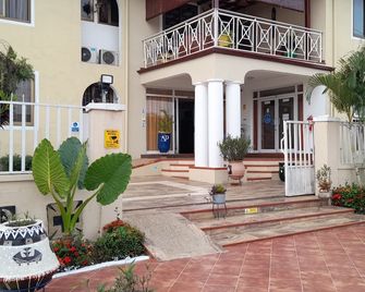 阿桑特瓦頂級旅館 - 庫馬西 - 庫馬西 - 建築