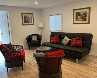 Small House in the middle of pine trees close to a Golf Course - Ruidoso - Sala de estar