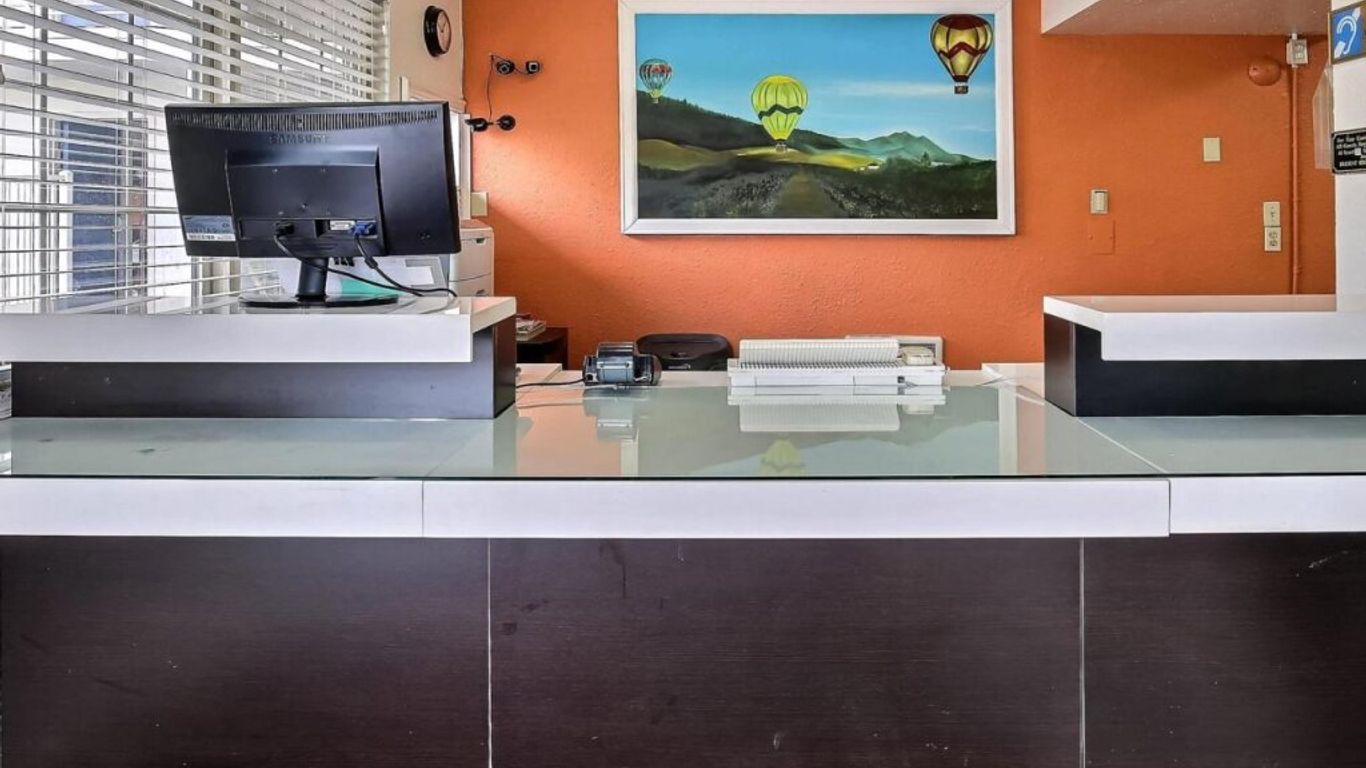 موتل 6 نابا، كاليفورنيا