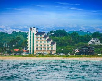 Benikea Hotel Mountain & Ocean Yangyang - Yangyang - Gebäude