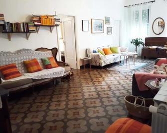 La casa di Nonna Fo - Voltaggio - Sala de estar