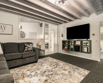 Farmhouse On 4 - Goshen - Sala de estar