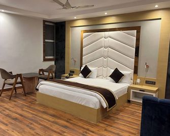 Hotel Lata Continental - Kanpur - Camera da letto