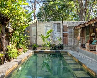 Twospaces Living At Kayu Beach Villa - South Kuta - Pool