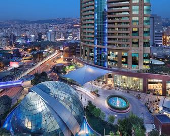 Hilton Beirut Habtoor Grand - Beirut - Building