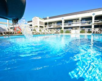 Best Western Cades Cove Inn - Townsend - Pool