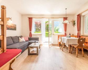 Large Appartment With Big Garden, Ideal For Families! - Campo Tures/Sand in Taufers - Soggiorno