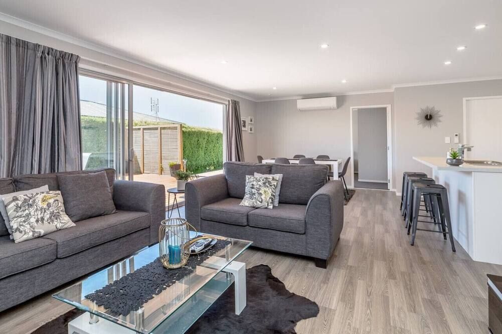 27 Tuscan - Martinborough - Living room