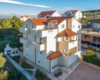 Villa Ankora - San Pietro di Brazza - Edificio