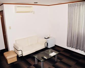 Sakura Hotel Oami - Ōamishirasato - Sala de estar