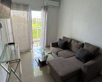 Very nice, clean, quiet unit for stay with love ones. 5 minutes to the beach - Bayahibe - Wohnzimmer