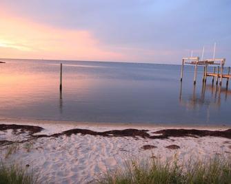 Sweet Waterfront Cottage, 4 person limit - Ocracoke - Beach