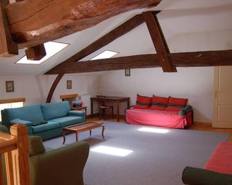 Beautiful Charentaise farmhouse with swimming pool - Brossac - Living room