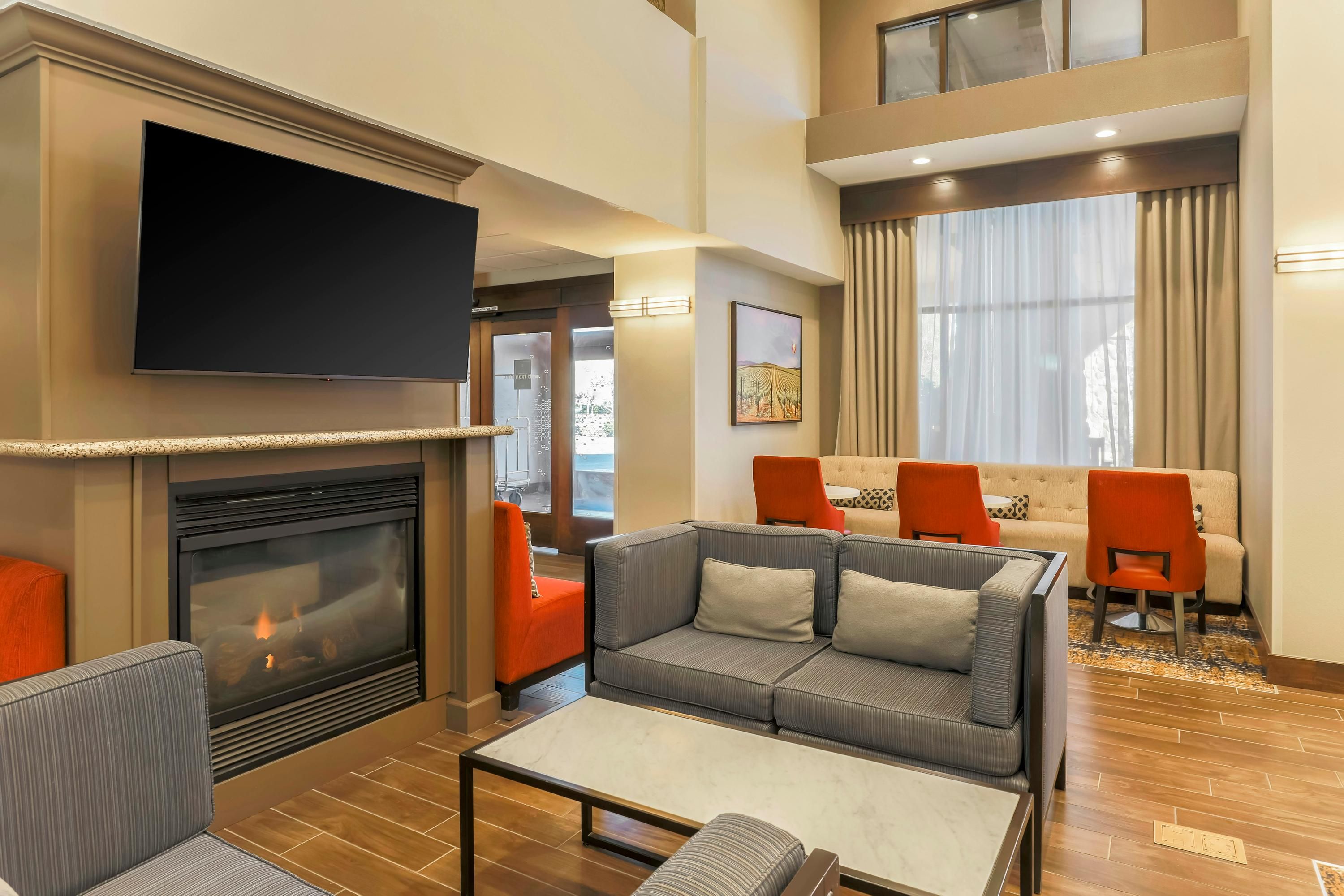 Hampton Inn & Suites Windsor - Sonoma Wine Country - Windsor - Living room