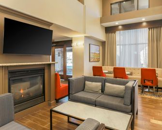 Hampton Inn & Suites Windsor - Sonoma Wine Country - Windsor - Sala de estar