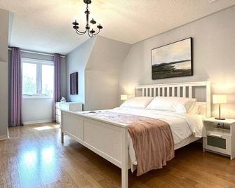 Charming Home in Prime Location North of Toronto - 列治文山 - 臥室