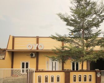 OYO 654 Fabio Guest House Syariah - Bandar Lampung - Gebouw