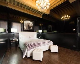 Aux Portes d'Honneur - Cluny - Bedroom