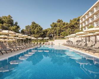 Aminess Younique Senses Resort - Vrboska - Piscina