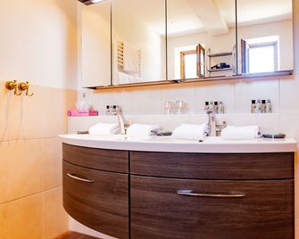 Deva Hotel-Restaurant Fischerwirt Inklusive Chiemgau Card - Ruhpolding - Banyo