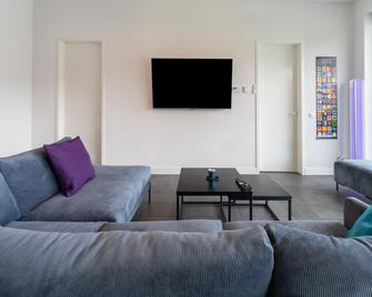 Villa With Covered Terrace And Jetty On The Water - Zeewolde - Wohnzimmer