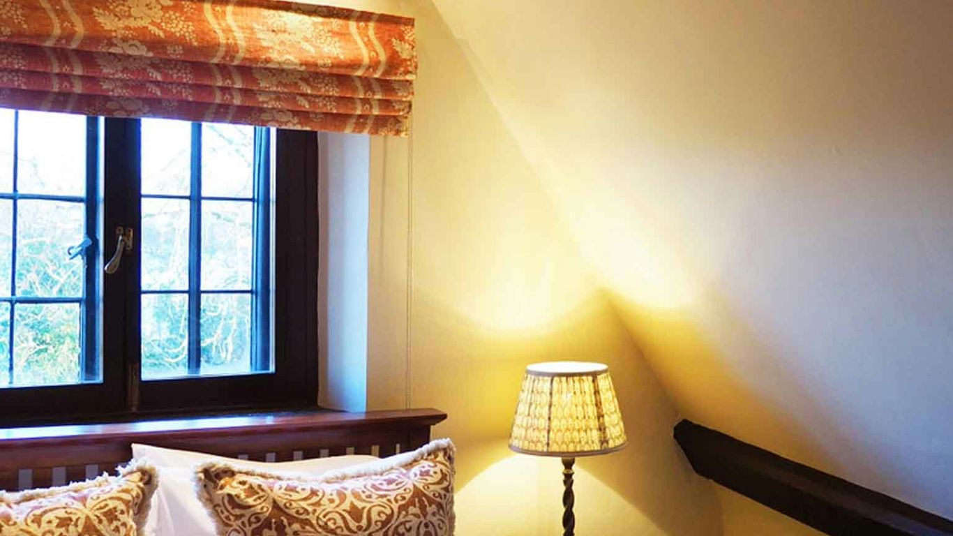 Bear and Ragged Staff