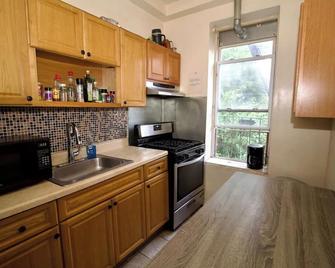 Tuk Ahoy - Emerald Suite 2C with Shared Spaces - Brooklyn - Phòng bếp