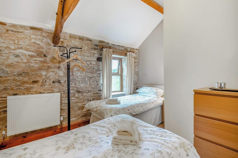Stone built barn conversion with cosy living spaces and stunning fell views. - Alston - Ložnice