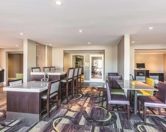 La Quinta Inn & Suites by Wyndham Atlanta Midtown - Buckhead - אטלנטה - מסעדה