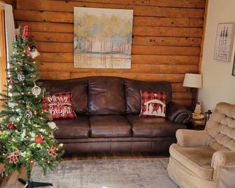 Log Cabin 10 at Osborn Boat Ramp on Patoka Lake - French Lick - Living room